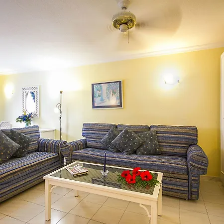 Ona Claveles アパートホテル