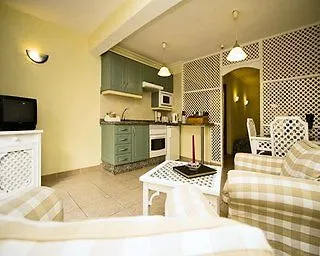 Ona Claveles アパートホテル